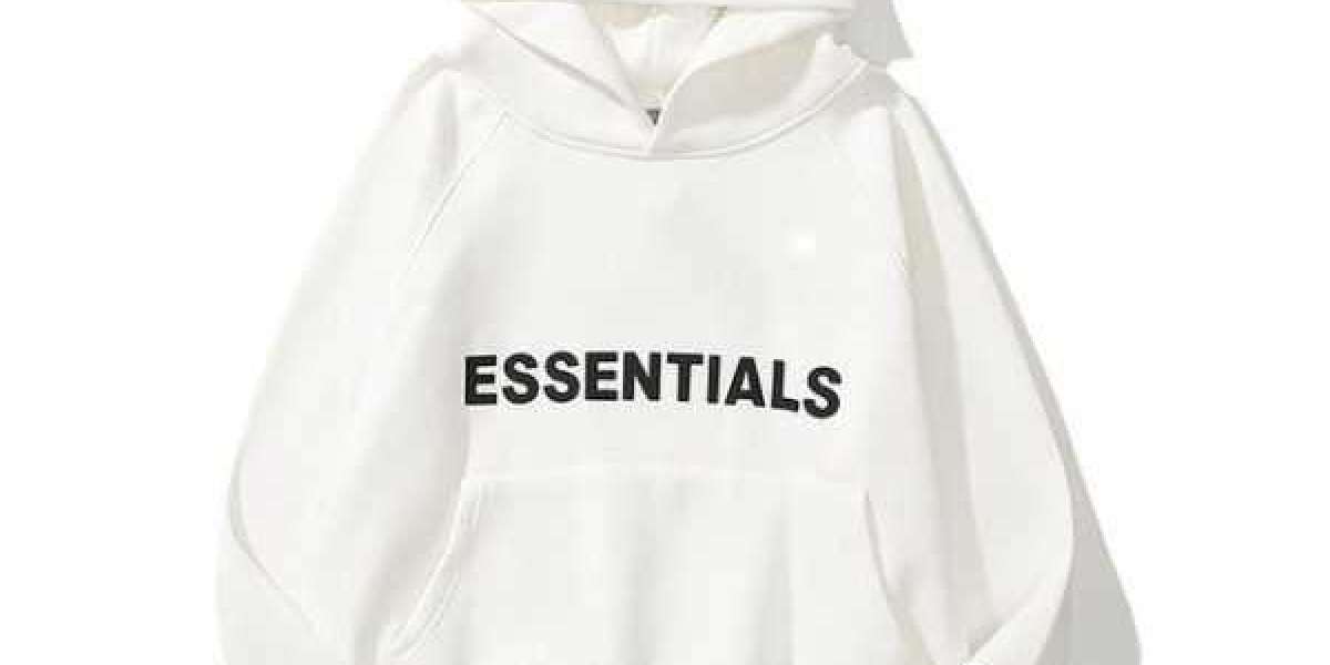 Clean Lines and Cozy Vibes – The Essentials Hoodie Delivers