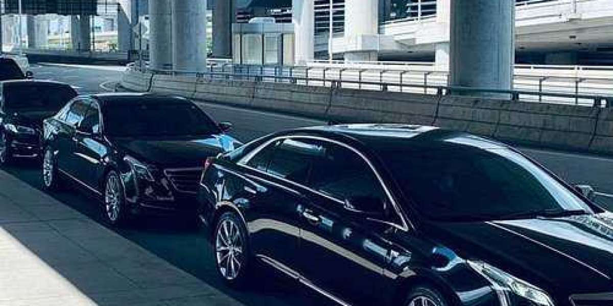The Difference Between Pearson Airport Limo and Ride-Sharing Apps