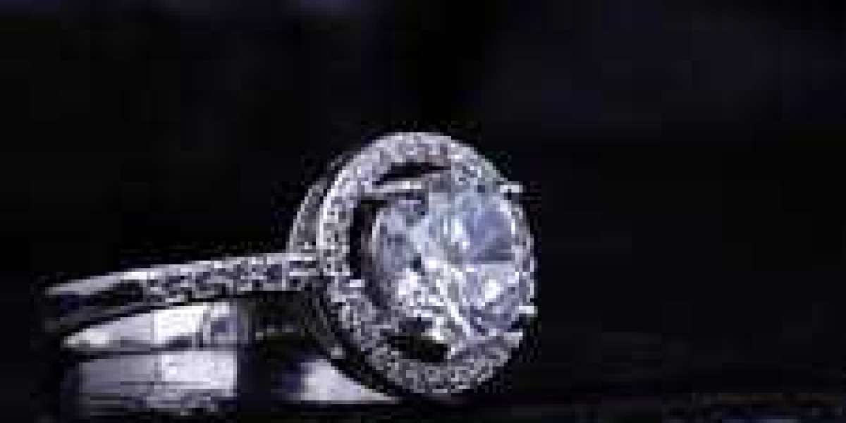 Best Diamond Ring Cuts for Maximum Sparkle